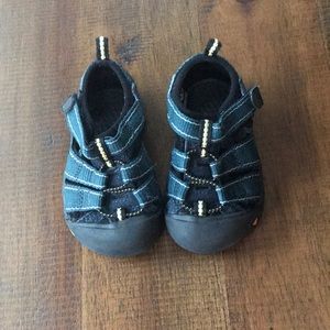 Toddler Keen Shoes size 5